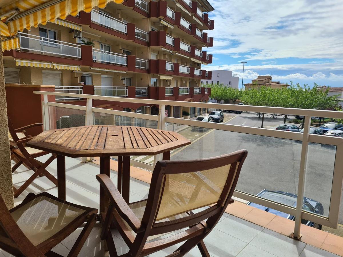 Acogedor Apartamento Vistas Al Mar Roses Bagian luar foto