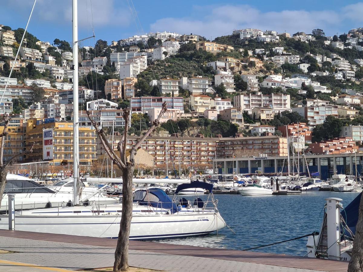 Acogedor Apartamento Vistas Al Mar Roses Bagian luar foto